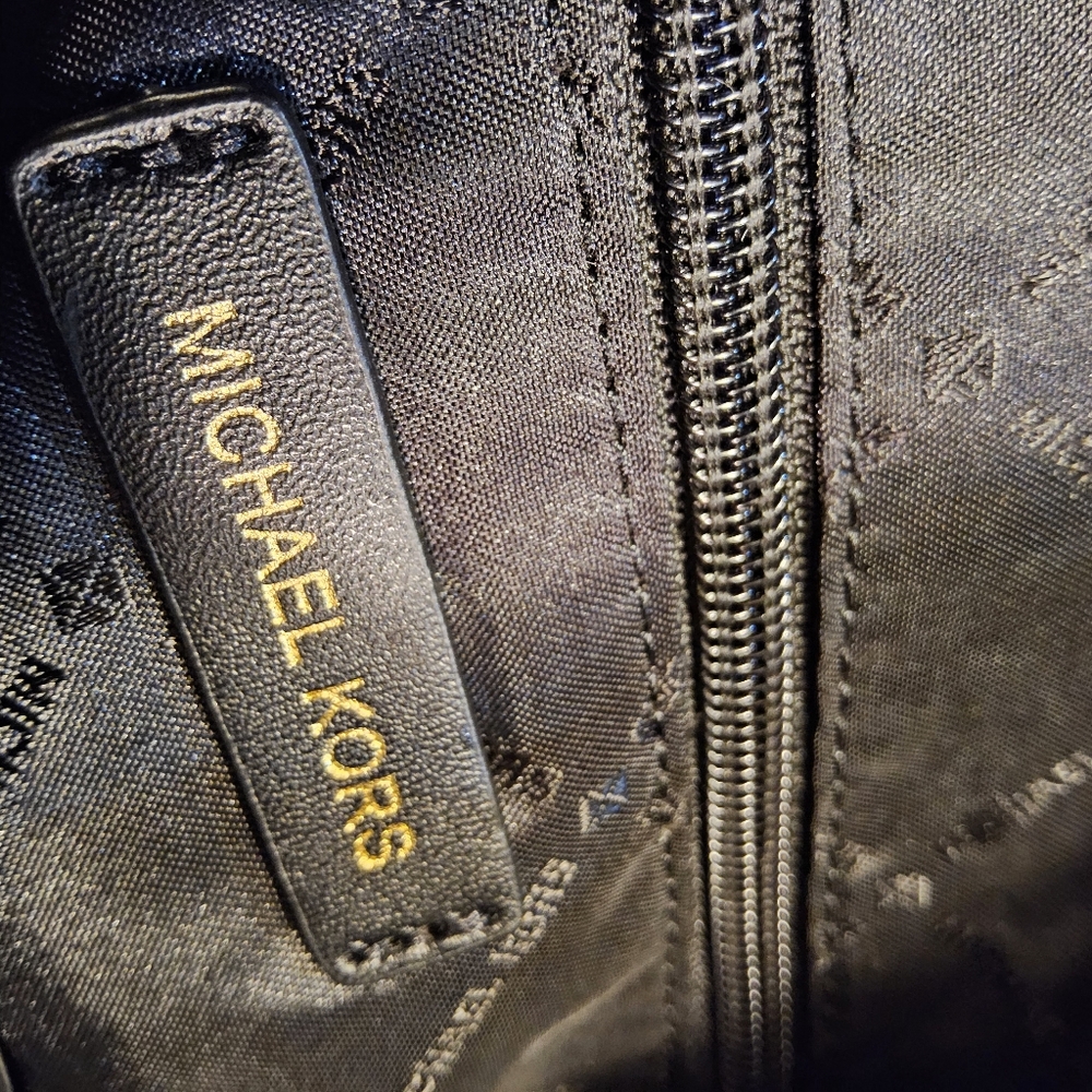 michael kors purse - Picture 10 of 11